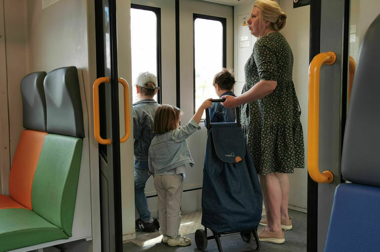 Детям до семи лет предложили предоставлять к бесплатному проезду еще и место