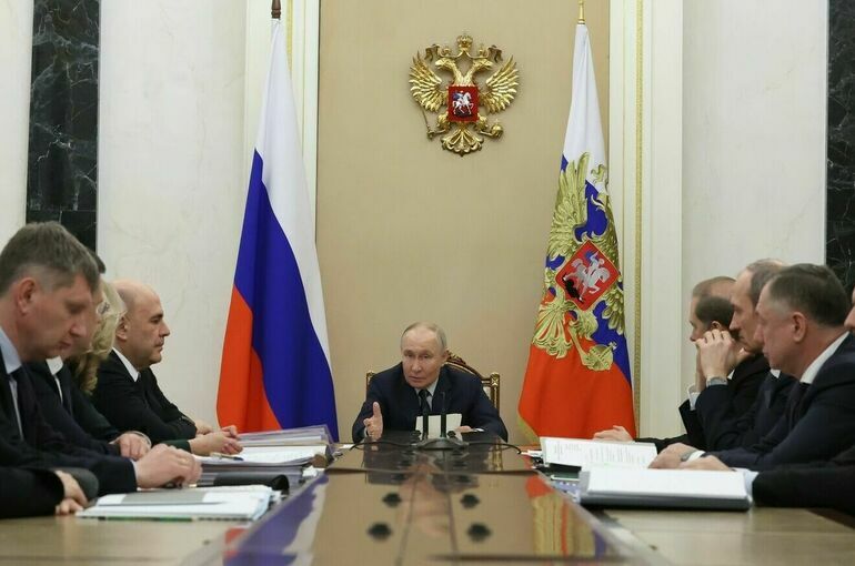 Путин призвал добиться восстановления темпов роста российской экономики