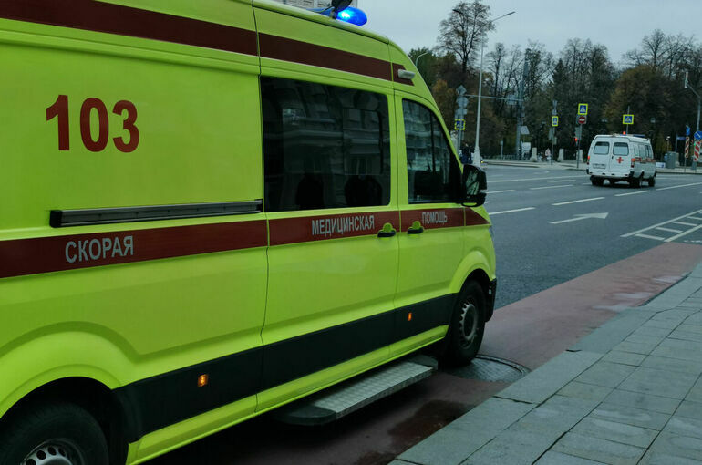 Двое детей госпитализированы после нападения ученицы в школе Красноярска