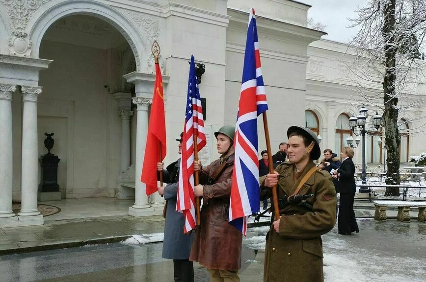 Флаги держав-победительниц во Второй мировой войне в Ливадийском дворце.