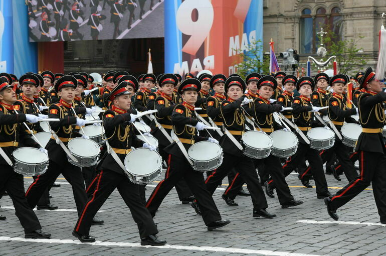 На Парад Победы запретили брать флаги, воздушные шары и бутылки воды