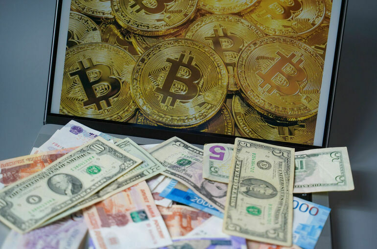 Добывать биткоин стало невыгодно и опасно