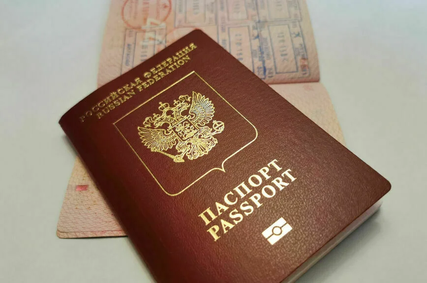 В гостиницы заселят по водительским правам и заграннику