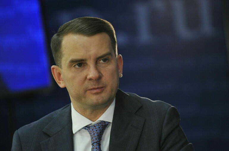 Депутат Нилов предложил установить предельный возраст для работы школьным охранником