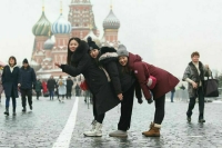 Туроператоры предложили упростить выдачу банковских карт зарубежным туристам