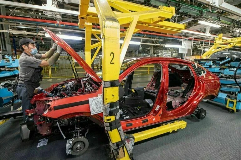 Выпуск легковушек в России за год снизился на 11,8%