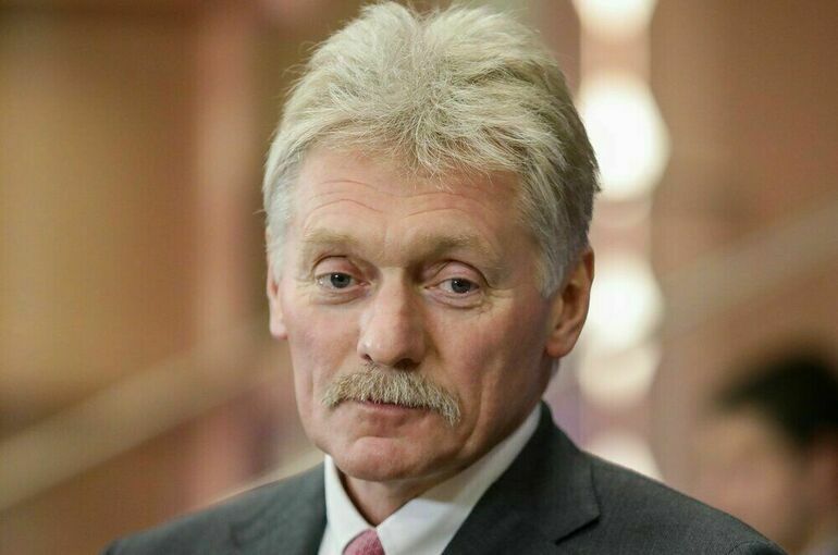 Песков считает неправильным насаждать дресс-код в театр