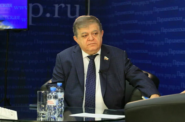 Сенатор Джабаров объяснил желание Латвии и Эстонии наладить связи с РФ суровой зимой
