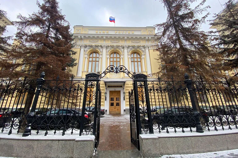 Банк России снизил ключевую ставку до 15,5%
