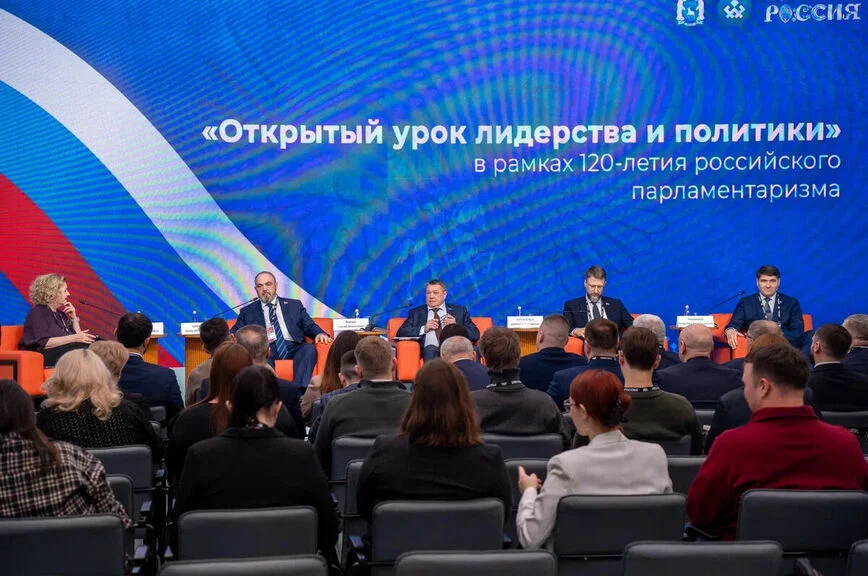 Ямальские парламентарии провели «Открытый урок лидерства и политики»
