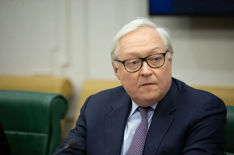 Рябков: Делегация РФ будет действовать в Женеве по принципам Анкориджа