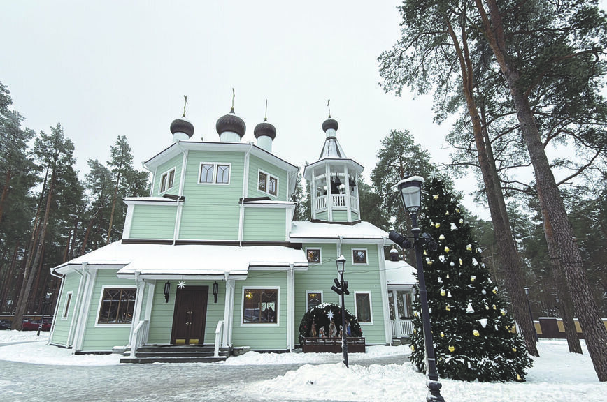 Храм и служба в поселке Солнечное.