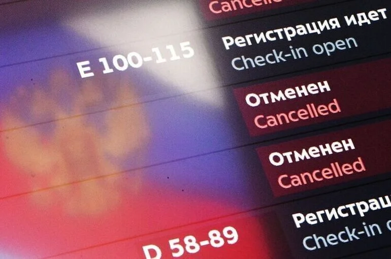 Горячая еда и гостиница: на что имеет право пассажир при задержке рейса