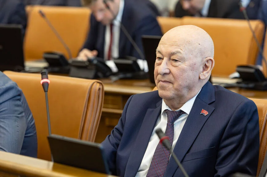 Анатолий Самков считает, что надо всесторонне проработать вопросы соцподдержки сотрудников органов внутренних дел.