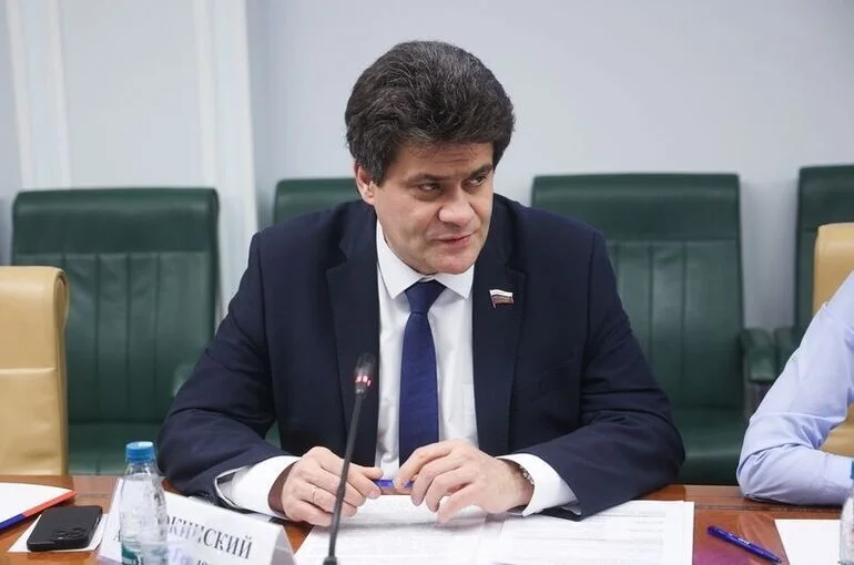Сенаторы готовят предложения по изменению принципа госзакупок