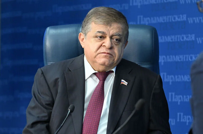 Сенатор рассказал о последствиях возможной передачи Украине ядерного оружия