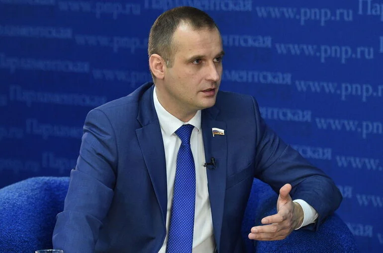 Депутат Леонов: Нужно сократить число пришкольных лагерей в пользу загородных