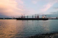 Около 150 танкеров встали на якорь перед Ормузским проливом