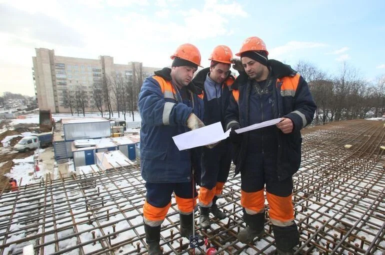 Комитет Совфеда предложил ввести обязательную отработку для выпускников строительных вузов