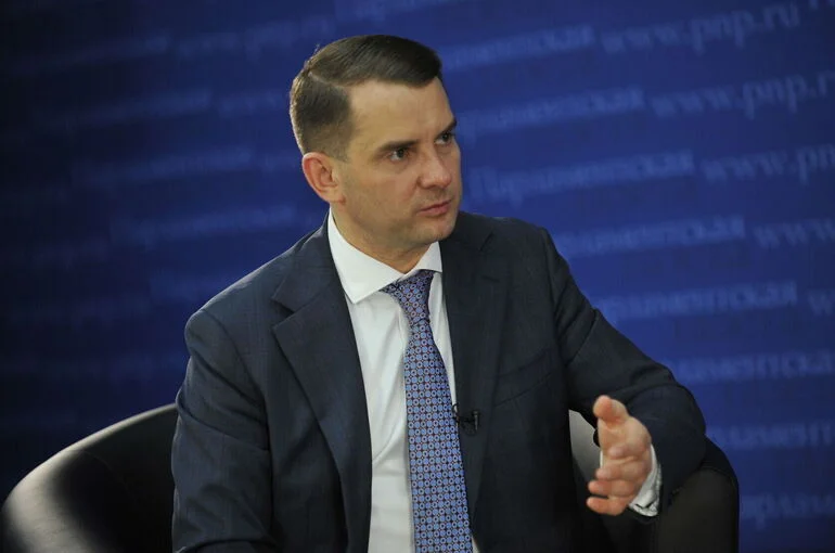 Депутат Нилов: Некоторые сферы со временем перейдут на четырехдневную рабочую неделю