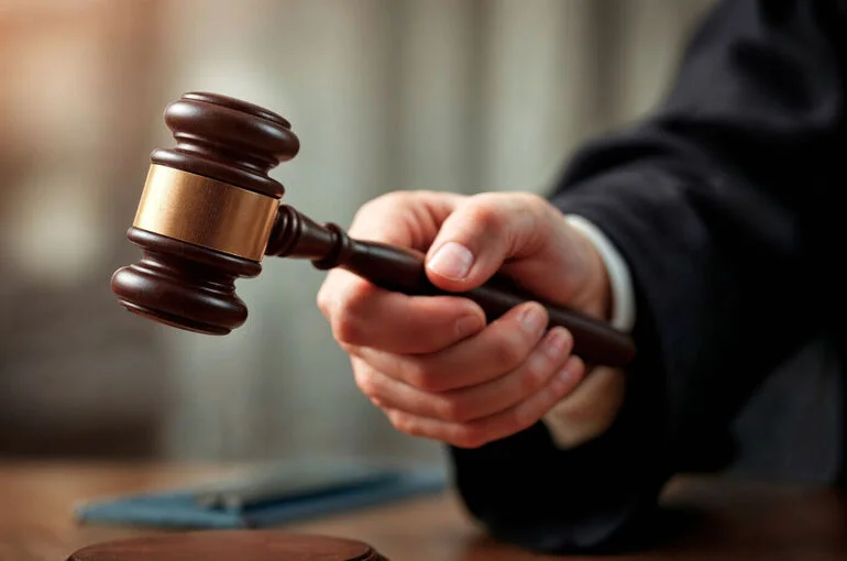Минюст предложил разрешить обвиняемым участвовать в суде дистанционно