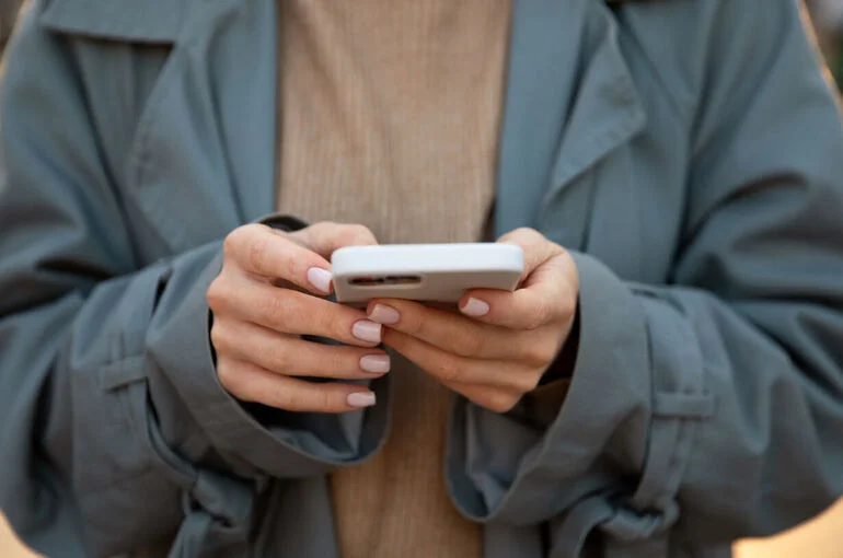 В России выделили частоты для подключения смартфонов к спутнику