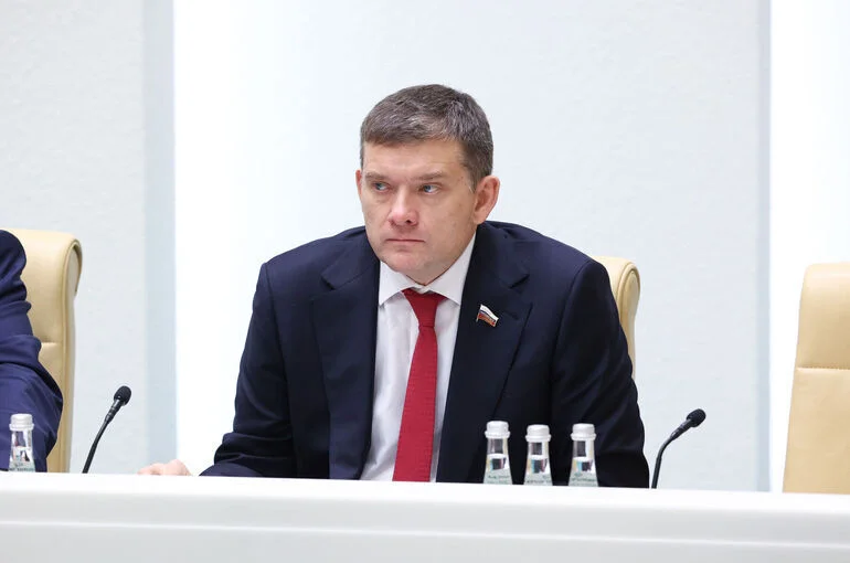 Сенатор Журавлев: Готовы и дальше оказывать Минздраву законодательную поддержку