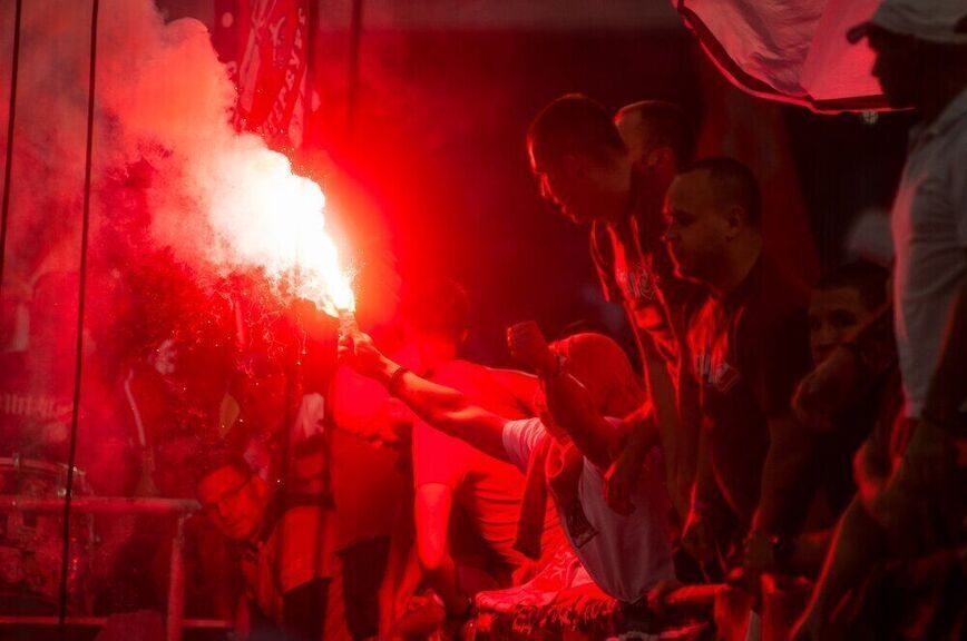 На футбол на самокате не проедешь, с беспилотником не пролетишь