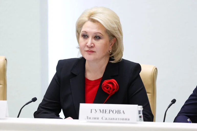 Сенатор Гумерова: Решение вопросов демографии требует усилий власти, бизнеса и общества