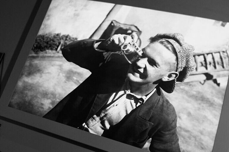 Репродукция с изображением Евгения Ананьевича Халдея