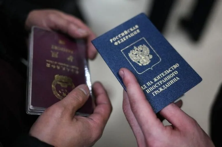 Госпошлину за вид на жительство в России предлагают поднять в пять раз