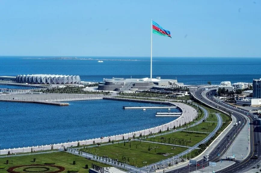 Лебедь, рак и щука привезли брюссельский воз в Баку