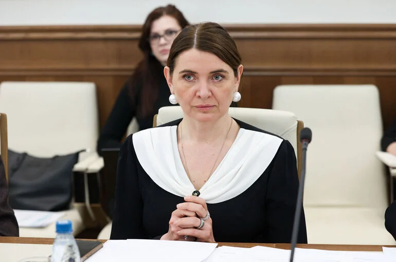 Сенатор Лазуткина напомнила, что оба родителя могут оформить отпуск при рождении двойни
