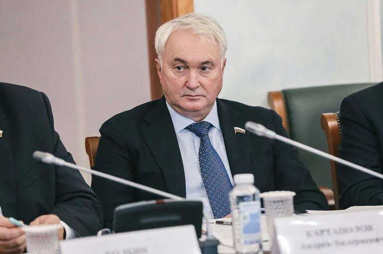 Депутат Картаполов: Вовлекая Латвию в украинский конфликт, Запад ищет новых жертв