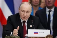Путин пошутил о заминке из-за отсутствия переводчика для премьера Камбоджи