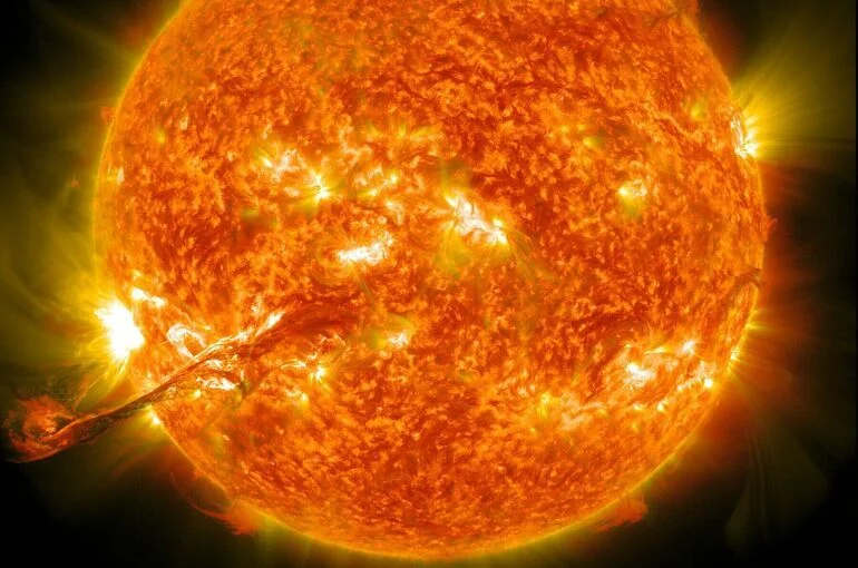 На Солнце впервые за две недели произошла сильная вспышка