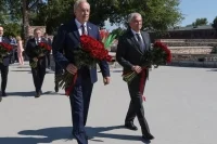Володин возложил цветы к мемориалу «Скорбь» в Бресте