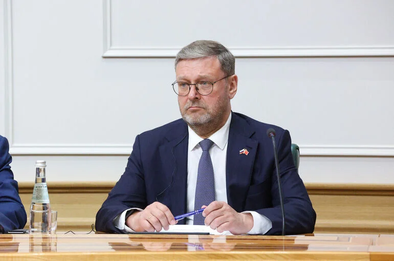 Сенатор Косачев: Отставка Стармера не скажется на русофобской политике Британии