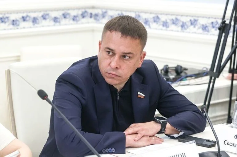 Сенатор рассказал о льготах для детей бойцов СВО при поступлении в вузы