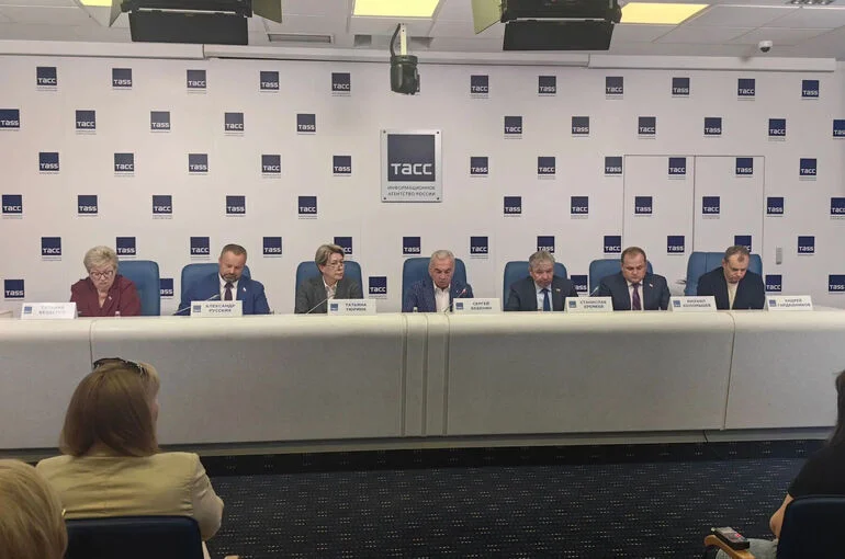 Парламент Ленинградской области подвел итоги пятилетней работы