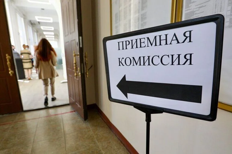 Бесплатно и вне конкурса: вдовы и вдовцы участников СВО получат льготы при поступлении в вузы