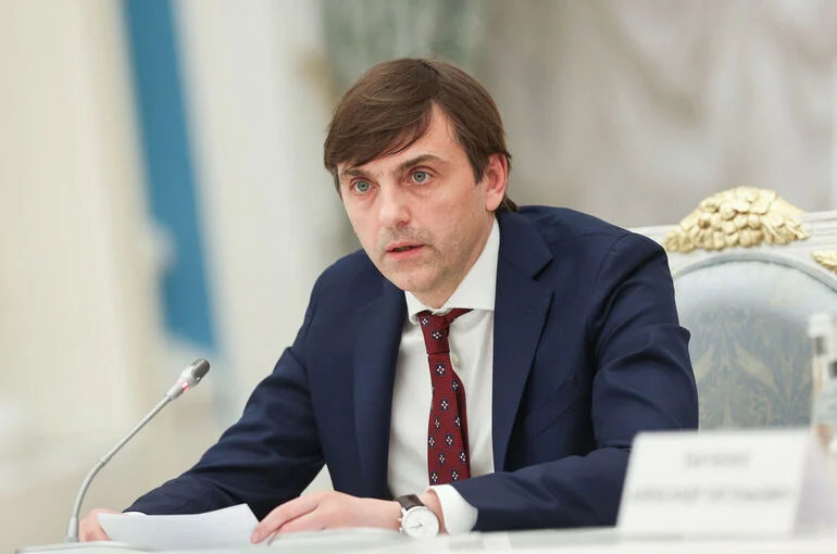 Кравцов: Школы перейдут на единый учебник по географии в 2028 году