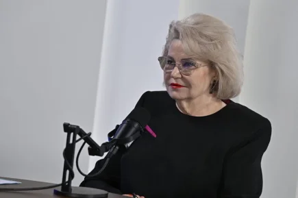 Нина Останина рассказала, что мешает россиянам создавать семьи и заводить детей