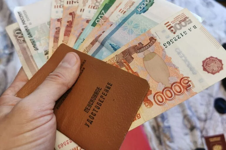 Кому и на сколько повысят пенсию в июле