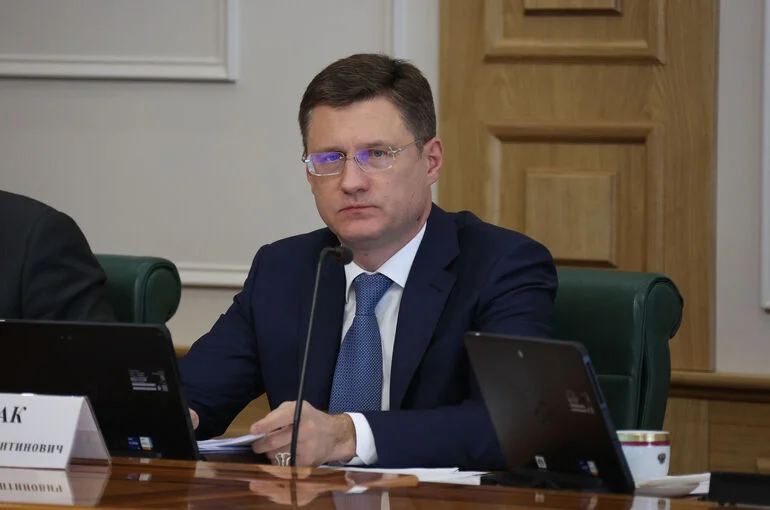 Новак и Собянин обсудили меры по стабильному снабжению Москвы нефтепродуктами