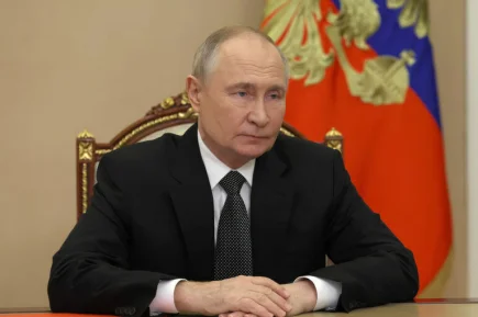 Путин: Киевский режим отступает по всей линии боевого соприкосновения