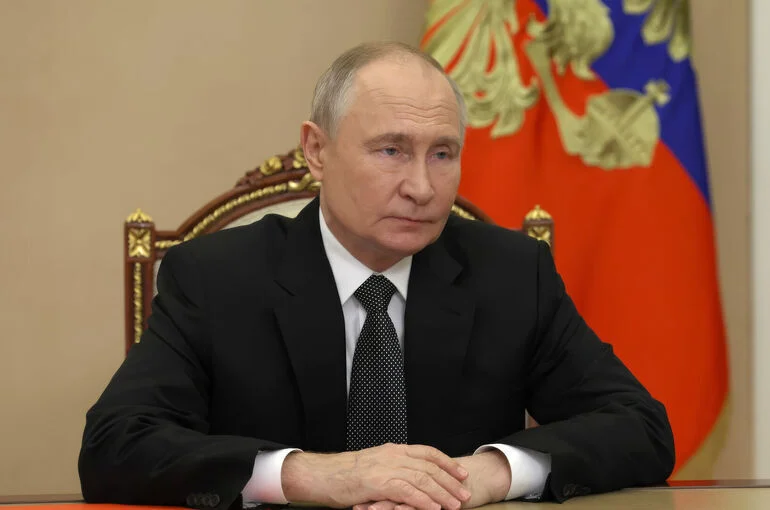 Путин: Киевский режим отступает по всей линии боевого соприкосновения