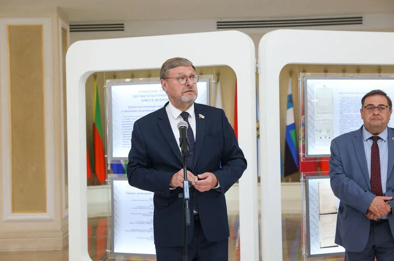 Сенатор Косачев открыл выставку в рамках проекта «Сенатские чтения»
