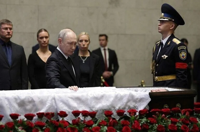 Путин провел на церемонии прощания с Ивановым около 20 минут