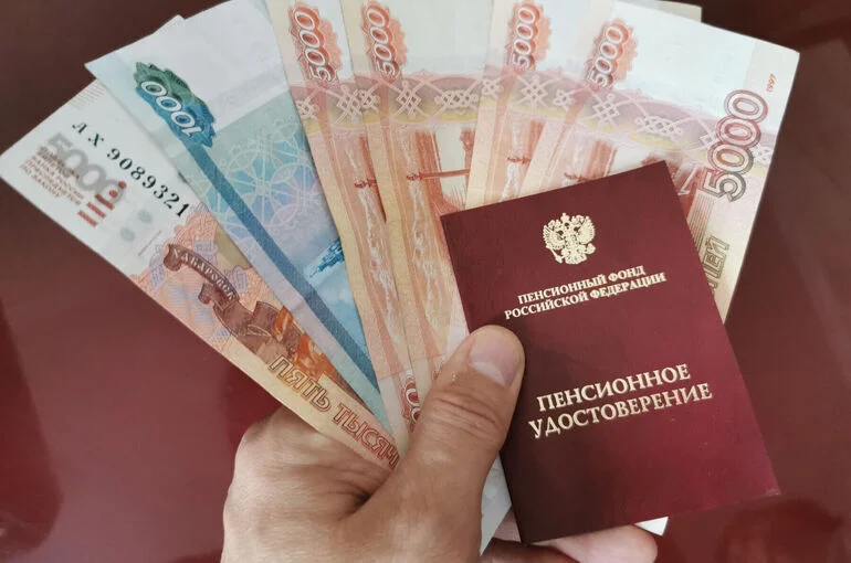Бывшим военным силовикам начнут выдавать пенсионные удостоверения